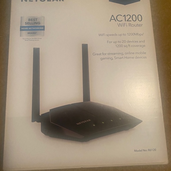 Net gear AC 1200 Wi-Fi Router - Picture 4 of 4